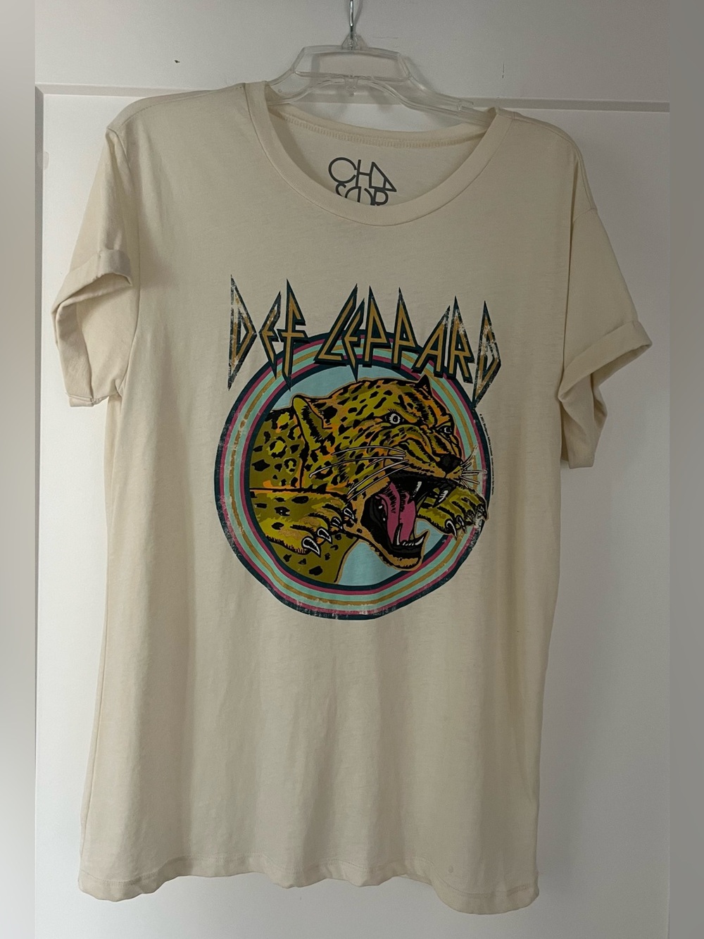 CHAsER DEF LEPPARD Graphic Short Sleeve Tee Cream & Multi Color Graphic Size M